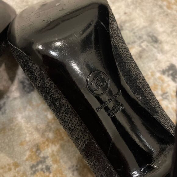 CHANEL BLACK SEQUIN ROUND TOE PUMPS - Picture 2 of 5